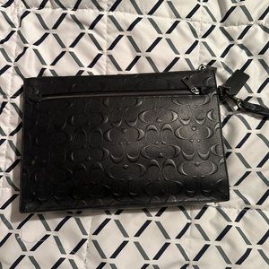 Pouch Wristlet In Crossgrain Signature Leather